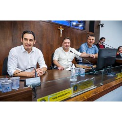 O Veto Total do prefeito ao Projeto de Lei sobre afixação de placas em obras paralisadas